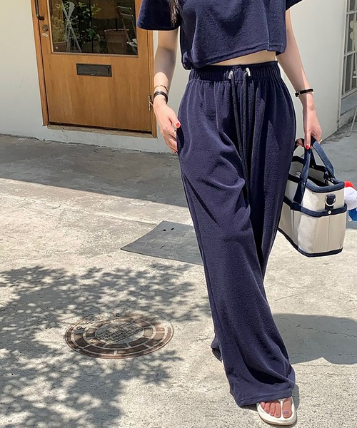 Girly Doll(ガーリードール)の「セットアップ クロップドTシャツ&ワイドイージーパンツ(セットアップ・レディース・ベージュ/ネイビー・F)」の18枚目の写真