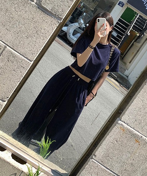 Girly Doll(ガーリードール)の「セットアップ クロップドTシャツ&ワイドイージーパンツ(セットアップ・レディース・ベージュ/ネイビー・F)」の21枚目の写真