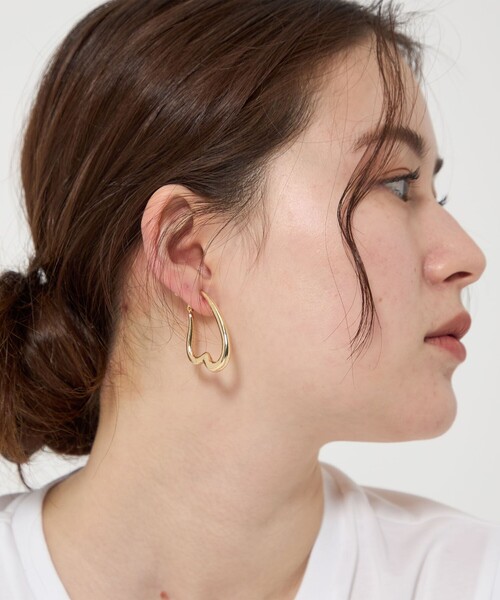 BEAUTY&YOUTH UNITED ARROWS(ビューティーアンドユースユナイテッドアローズ)の「メタル ハートライン イヤリング(イヤリング・レディース・シルバー/ゴールド・FREE)」の4枚目の写真