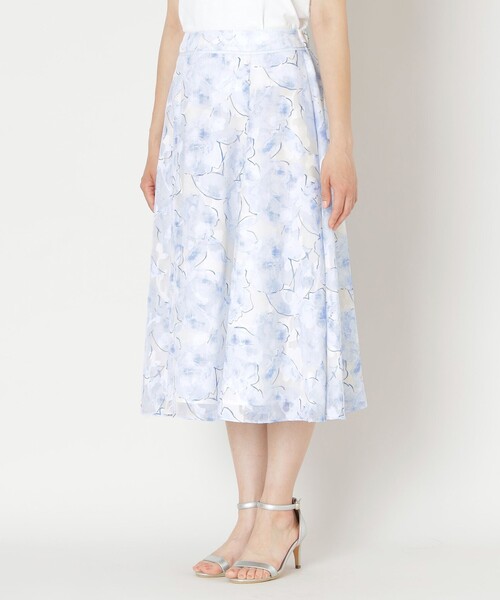 TO BE CHIC（トゥー ビー シック）の「ローズプリントジャカード フレアスカート（スカート・レディース・ピンク系その他2/ブルー系その他4・42/40）」の6枚目の写真