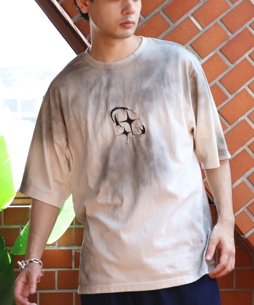 ８(eight)（エイト）の「グランジ加工刺繍Tシャツ（Tシャツ/カットソー・メンズ・ブラック系その他/ホワイト系その他/アイボリー/スミクロ・MEDIUM/LARGE）」の3枚目の写真