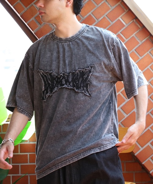 ８(eight)（エイト）の「グランジ加工刺繍Tシャツ（Tシャツ/カットソー・メンズ・ブラック系その他/ホワイト系その他/アイボリー/スミクロ・MEDIUM/LARGE）」の4枚目の写真