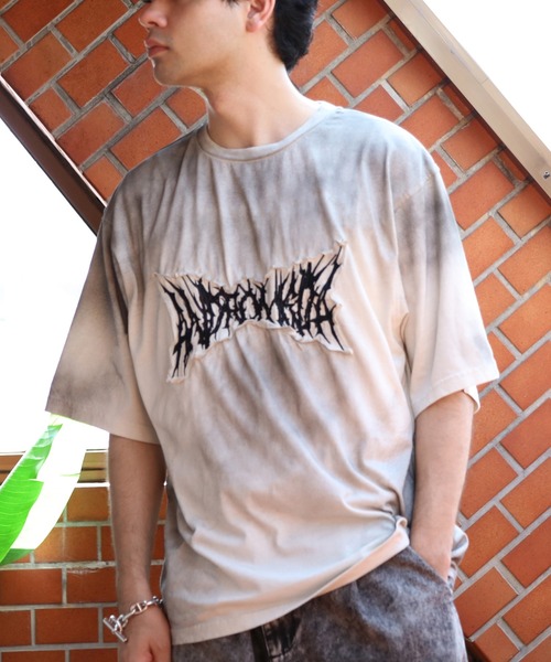 ８(eight)（エイト）の「グランジ加工刺繍Tシャツ（Tシャツ/カットソー・メンズ・ブラック系その他/ホワイト系その他/アイボリー/スミクロ・MEDIUM/LARGE）」の2枚目の写真