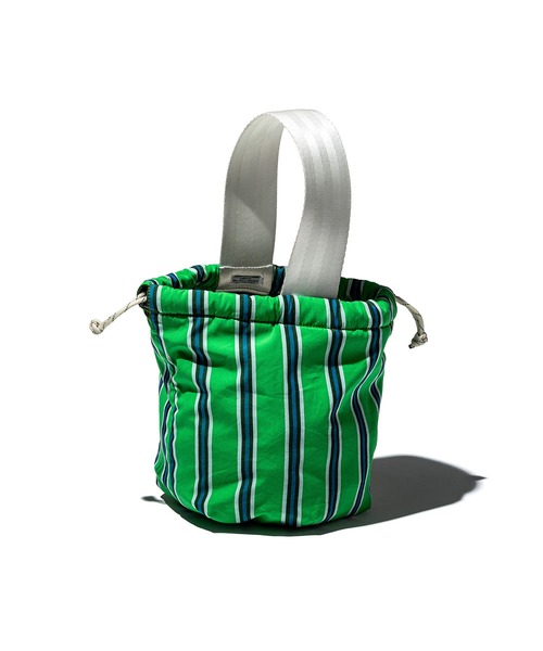 PUEBCO（プエブコ）の「SHIRT FABRIC DRAWSTRING BAG　Green Stripe（ハンドバッグ・メンズ・グリーン系その他・ONE SIZE）」の2枚目の写真