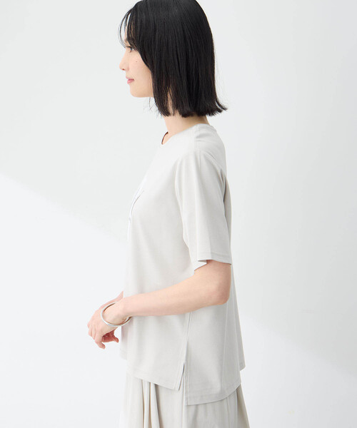 A/C DESIGN BY ALPHA CUBIC(エーシーデザインバイアルファキュービック)の「【接触冷感・UVカット】グラフィックTシャツ(Tシャツ/カットソー・レディース・オフホワイト/ライトグレー・M/L/LL)」の10枚目の写真