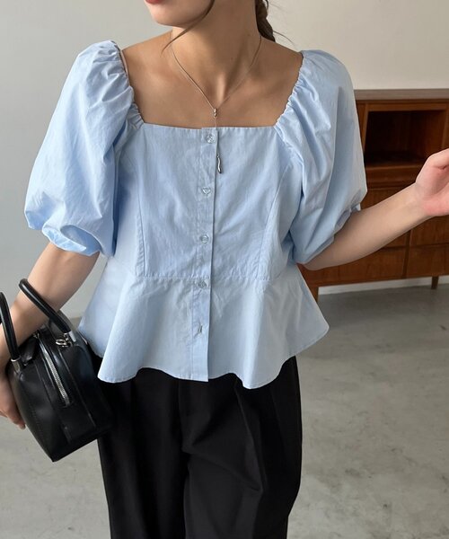 CAPRICIEUX LE'MAGE(カプリシューレマージュ)の「【オフショルでも着られる】パフスリーブペプラムブラウス(シャツ/ブラウス・レディース・ブラック/ホワイト/ブルー・FREE)」の1枚目の写真
