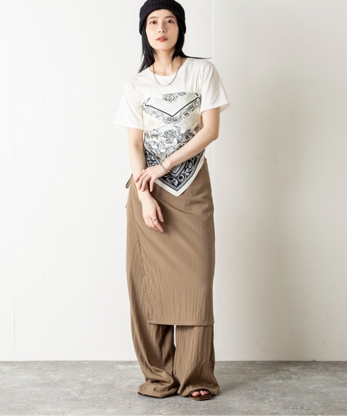 MILLION CARATS（ミリオンカラッツ）の「1枚で着こなし格上げ！華やかなペイズリーと花柄で魅せる、大人のためのシルクタッチスカーフ（ストール/ショール・レディース・ベージュ/ブラック/ブルー・FREE）」の7枚目の写真