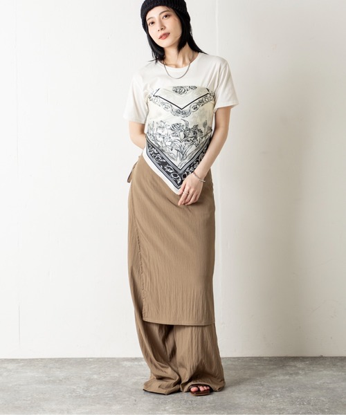 MILLION CARATS（ミリオンカラッツ）の「1枚で着こなし格上げ！華やかなペイズリーと花柄で魅せる、大人のためのシルクタッチスカーフ（ストール/ショール・レディース・ベージュ/ブラック/ブルー・FREE）」の8枚目の写真