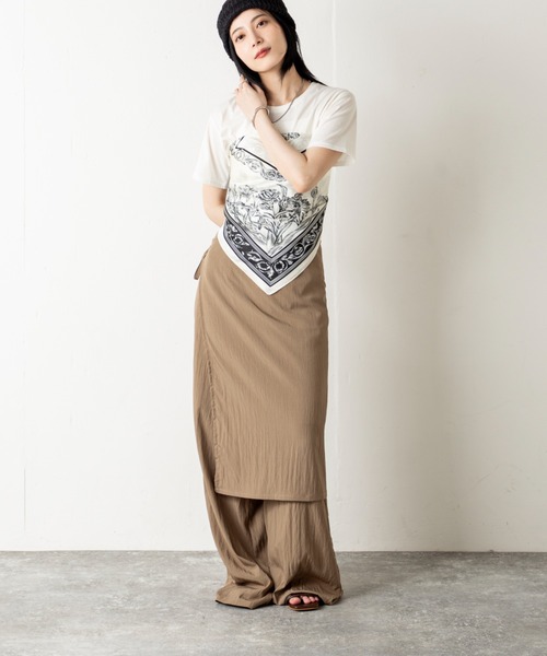 MILLION CARATS（ミリオンカラッツ）の「1枚で着こなし格上げ！華やかなペイズリーと花柄で魅せる、大人のためのシルクタッチスカーフ（ストール/ショール・レディース・ベージュ/ブラック/ブルー・FREE）」の9枚目の写真