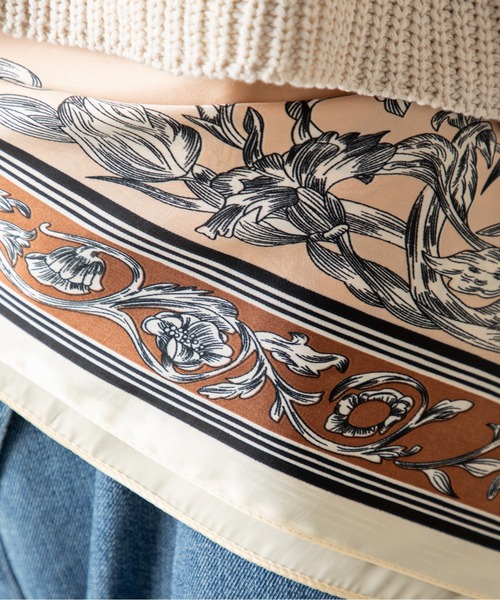 MILLION CARATS（ミリオンカラッツ）の「1枚で着こなし格上げ！華やかなペイズリーと花柄で魅せる、大人のためのシルクタッチスカーフ（ストール/ショール・レディース・ベージュ/ブラック/ブルー・FREE）」の15枚目の写真