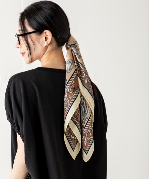 MILLION CARATS（ミリオンカラッツ）の「1枚で着こなし格上げ！華やかなペイズリーと花柄で魅せる、大人のためのシルクタッチスカーフ（ストール/ショール・レディース・ベージュ/ブラック/ブルー・FREE）」の18枚目の写真