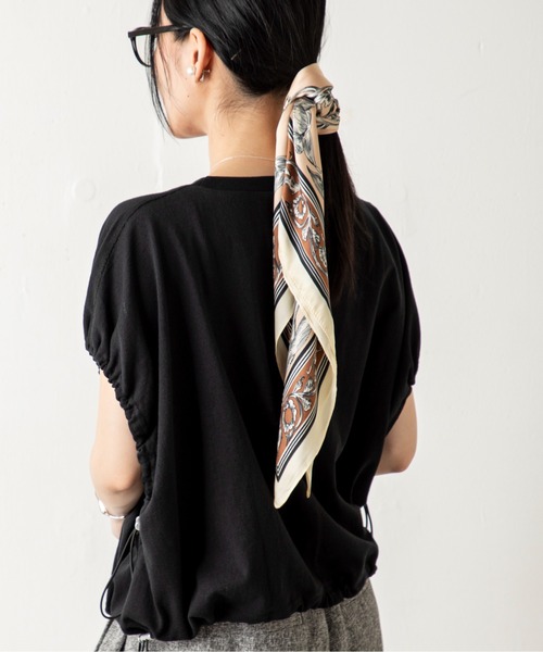 MILLION CARATS（ミリオンカラッツ）の「1枚で着こなし格上げ！華やかなペイズリーと花柄で魅せる、大人のためのシルクタッチスカーフ（ストール/ショール・レディース・ベージュ/ブラック/ブルー・FREE）」の19枚目の写真