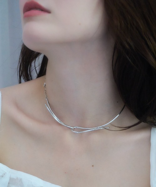 mellowneon(メロウネオン)の「ループチョーカーネックレス(ネックレス・レディース・シルバー/ゴールド・FREE)」の4枚目の写真