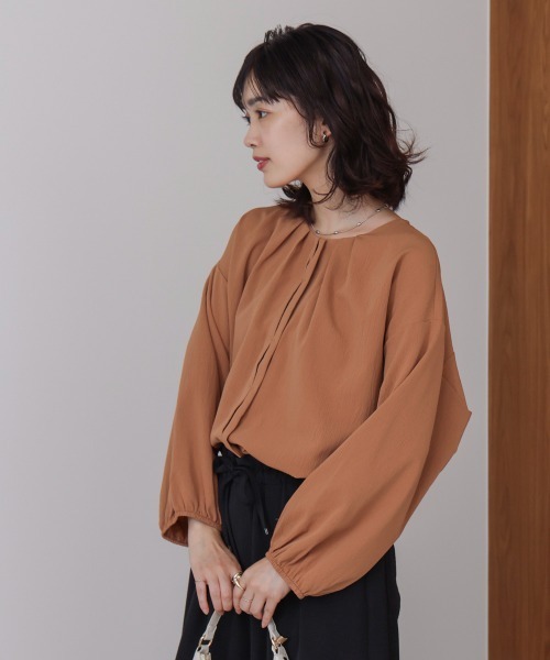 Bou Jeloud(ブージュルード)の「タックデザインブラウス(シャツ/ブラウス・レディース・ブラック/オレンジ/ホワイト/カーキ・FREE)」の14枚目の写真