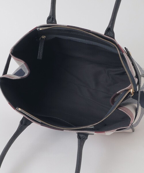 BLUE LABEL CRESTBRIDGE（ブルーレーベルクレストブリッジ）の「クレストブリッジチェックキャンバスハトメトート（ショルダーバッグ・レディース・ダークネイビー/ベージュ系その他・FREE）」の9枚目の写真