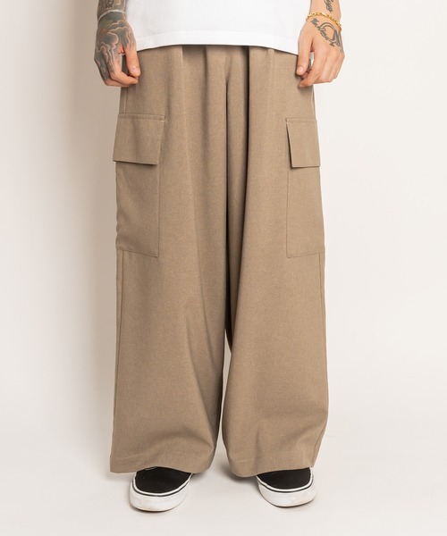 Subciety(サブサエティ)の「Wide relax cargo pants(カーゴパンツ・メンズ・ダークベージュ/ブラック・マルチサイズ)」の1枚目の写真