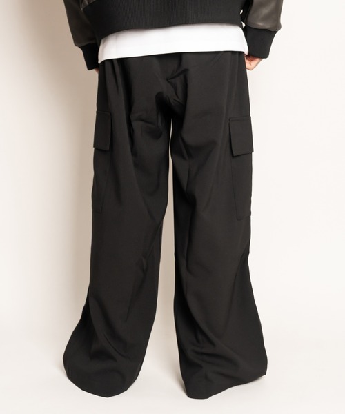 Subciety(サブサエティ)の「Wide relax cargo pants(カーゴパンツ・メンズ・ダークベージュ/ブラック・マルチサイズ)」の5枚目の写真