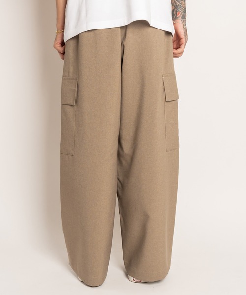 Subciety(サブサエティ)の「Wide relax cargo pants(カーゴパンツ・メンズ・ダークベージュ/ブラック・マルチサイズ)」の6枚目の写真