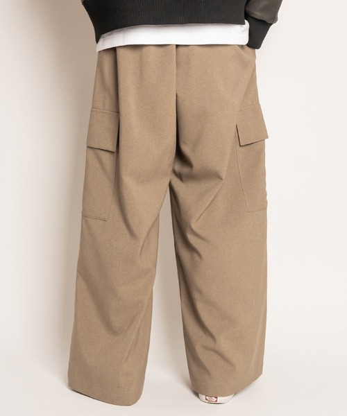 Subciety(サブサエティ)の「Wide relax cargo pants(カーゴパンツ・メンズ・ダークベージュ/ブラック・マルチサイズ)」の8枚目の写真