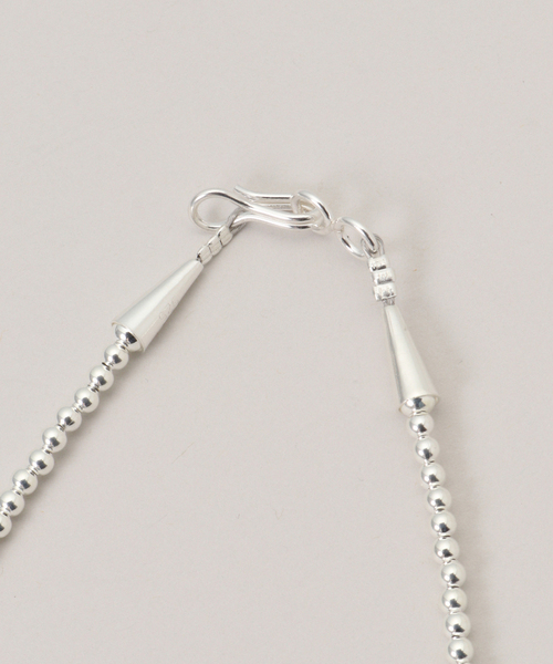 Spick & Span（スピックアンドスパン）の「ERICKA NICOLAS BEGAY/エリッカ ニコラス ビゲイ ナバホパールネックレス 3mm/75cm（ネックレス・レディース・シルバー・FREE）」の3枚目の写真