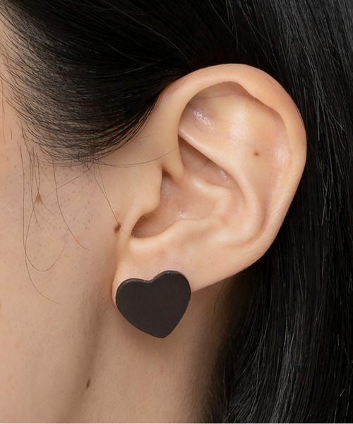 LAPUIS（ラピュイ）の「LAPUIS(ラピュイ)Heart Leather pierced earrings（ピアス（両耳用）・レディース・ブラック/ブラウン/ベージュ・FREE）」の3枚目の写真