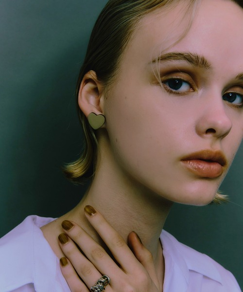 LAPUIS（ラピュイ）の「LAPUIS(ラピュイ)Heart Leather pierced earrings（ピアス（両耳用）・レディース・ブラック/ブラウン/ベージュ・FREE）」の6枚目の写真