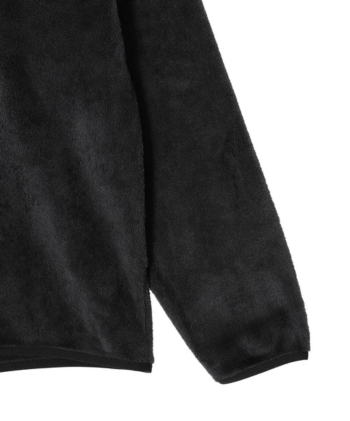 THE NORTH FACE(ザノースフェイス)の「THE NORTH FACE Versa Mid Crew NA72480(スウェット・メンズ・ブラック・SMALL/LARGE/X-LARGE/MEDIUM)」の4枚目の写真