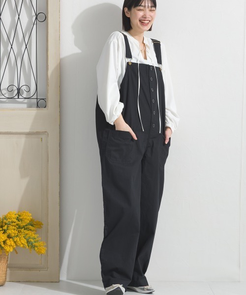 OMNES(オムネス)の「ワッシャーダンプ&デニムサロペット(サロペット/オーバーオール・レディース・ネイビー/ベージュ/ブラック/カーキ・FREE)」の2枚目の写真