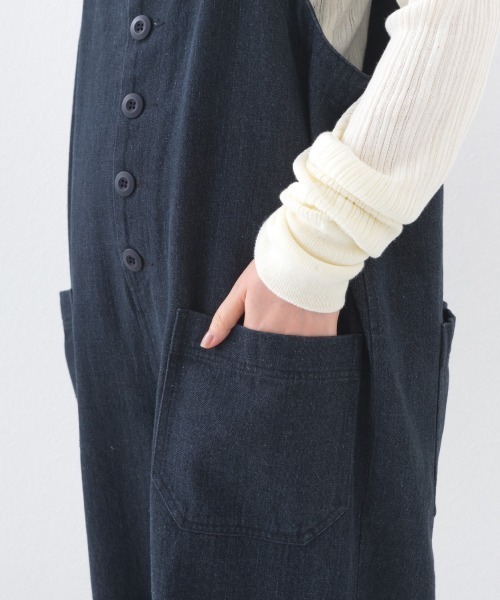 OMNES(オムネス)の「ワッシャーダンプ&デニムサロペット(サロペット/オーバーオール・レディース・ネイビー/ベージュ/ブラック/カーキ・FREE)」の12枚目の写真