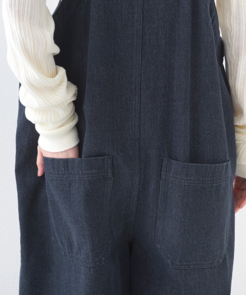 OMNES(オムネス)の「ワッシャーダンプ&デニムサロペット(サロペット/オーバーオール・レディース・ネイビー/ベージュ/ブラック/カーキ・FREE)」の13枚目の写真