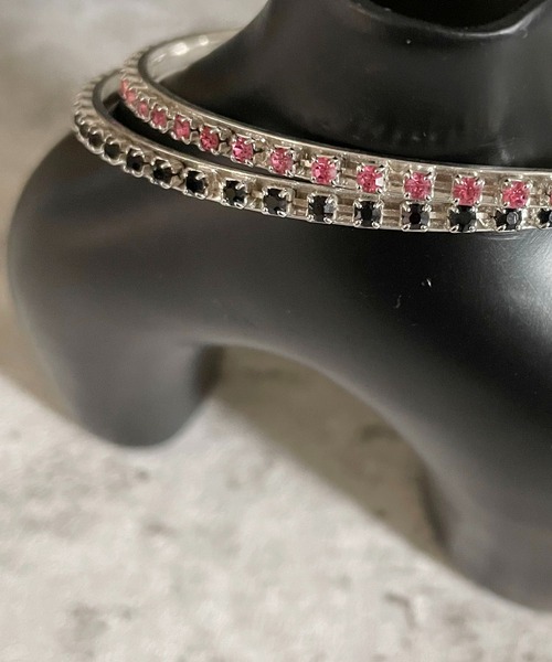 SPINNS（スピンズ）の「メタルシルバーブレスレット/カラーライトストーン（ブレスレット・メンズ・ブラック/ピンク・ONESIZE）」の4枚目の写真