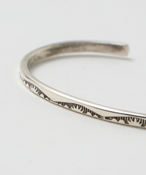 Harpo(アルポ)の「<HARPO PARIS>RND THIN バングル(バングル/リストバンド・レディース・シルバー・FREE)」の6枚目の写真