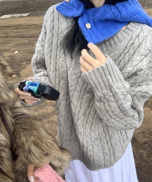 Aelina（エリナ）の「ツイストパターンVネックリラックスニットセーター（ニット/セーター・レディース・グレー/アイボリー・F）」の15枚目の写真