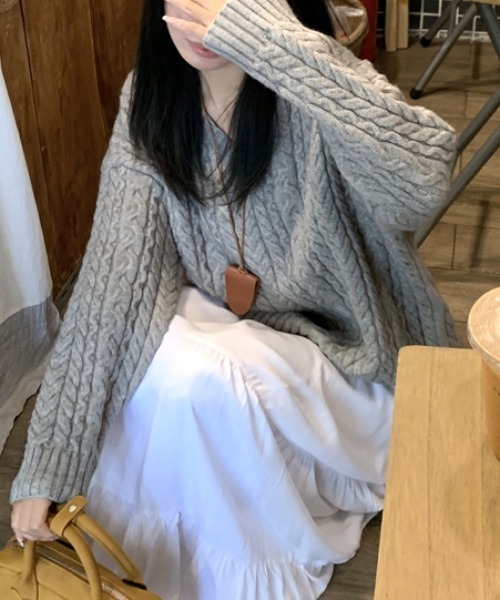 Aelina（エリナ）の「ツイストパターンVネックリラックスニットセーター（ニット/セーター・レディース・グレー/アイボリー・F）」の9枚目の写真