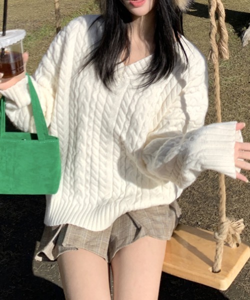Aelina（エリナ）の「ツイストパターンVネックリラックスニットセーター（ニット/セーター・レディース・グレー/アイボリー・F）」の22枚目の写真