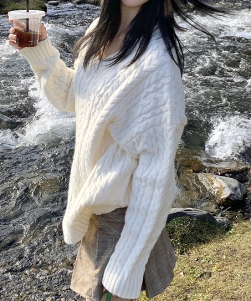 Aelina（エリナ）の「ツイストパターンVネックリラックスニットセーター（ニット/セーター・レディース・グレー/アイボリー・F）」の21枚目の写真