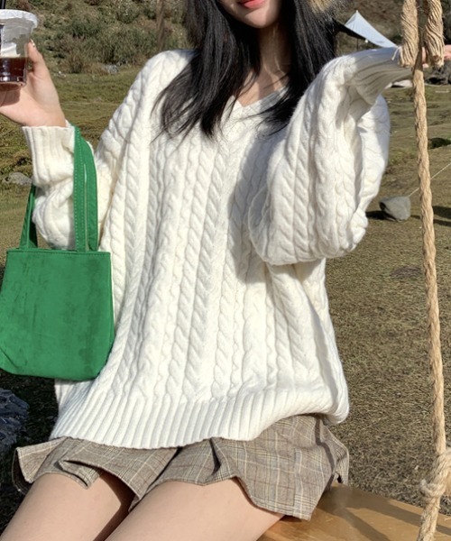 Aelina（エリナ）の「ツイストパターンVネックリラックスニットセーター（ニット/セーター・レディース・グレー/アイボリー・F）」の20枚目の写真