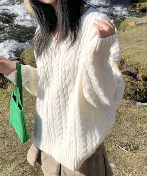 Aelina（エリナ）の「ツイストパターンVネックリラックスニットセーター（ニット/セーター・レディース・グレー/アイボリー・F）」の19枚目の写真