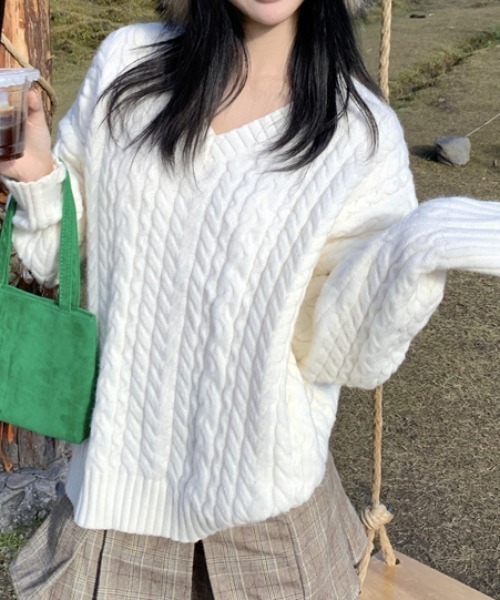 Aelina（エリナ）の「ツイストパターンVネックリラックスニットセーター（ニット/セーター・レディース・グレー/アイボリー・F）」の18枚目の写真