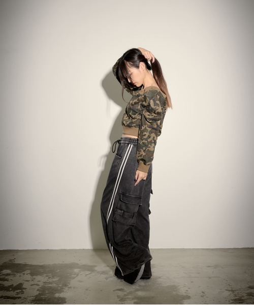 .KOM(ドットコム)の「『.KOM/ドットケーオーエム』カモ柄オフショルダースウェット【GC】(スウェット・レディース・グリーン/グレー・FREE)」の9枚目の写真