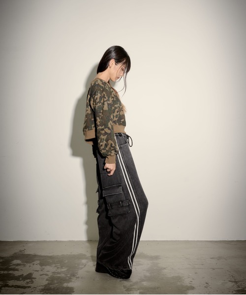 .KOM(ドットコム)の「『.KOM/ドットケーオーエム』カモ柄オフショルダースウェット【GC】(スウェット・レディース・グリーン/グレー・FREE)」の10枚目の写真