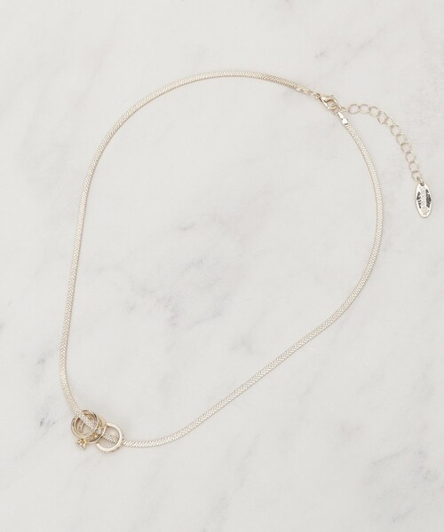 SHOO・LA・RUE（シューラルー）の「ミニトリプルリングスネークショートネックレス（ネックレス・レディース・ゴールド/ピンクゴールド/シルバー・00）」の6枚目の写真