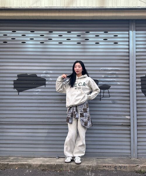AECA(エイカ)の「BIG LOGO PULLOVER HOODIE-MELANGE OATMEAL(パーカー・レディース・その他・MEDIUM/LARGE/SMALL/X-LARGE)」の3枚目の写真