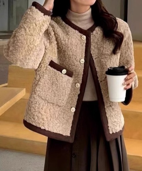 Teem Store(チームストア)の「バイカラーボアジャケット(ノーカラージャケット・レディース・ホワイト/ベージュ・F)」の1枚目の写真
