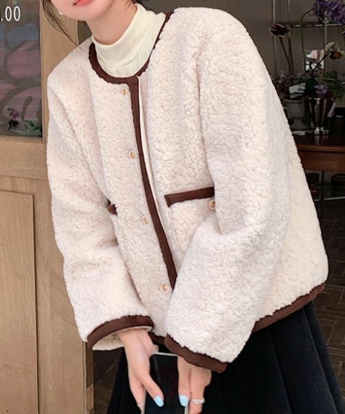 Teem Store(チームストア)の「バイカラーボアジャケット(ノーカラージャケット・レディース・ホワイト/ベージュ・F)」の4枚目の写真