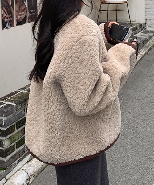 Teem Store(チームストア)の「バイカラーボアジャケット(ノーカラージャケット・レディース・ホワイト/ベージュ・F)」の14枚目の写真