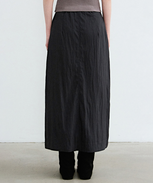 NICK&NICOLE(ニックアンドニコール)の「SEERSUCKER SLIT LONG SKIRT_NAVY(スカート・レディース・その他・MEDIUM/SMALL)」の4枚目の写真