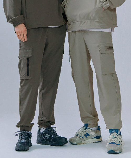 CHASECULT(チェイスカルト)の「共用ストレッチカーゴジョガーパンツ-CERU2218B02(スウェットパンツ・メンズ・ライトグレー・67/70/76/82/86)」の1枚目の写真