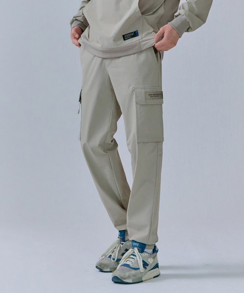 CHASECULT(チェイスカルト)の「共用ストレッチカーゴジョガーパンツ-CERU2218B02(スウェットパンツ・メンズ・ライトグレー・67/70/76/82/86)」の4枚目の写真
