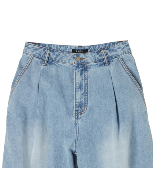 LAP(ラップ)の「ワンタッククロップデニムバギーフィットパンツ AR2DP464(デニムパンツ・レディース・スカイブルー・MEDIUM/SMALL)」の2枚目の写真